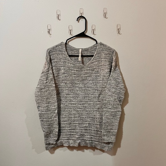 Leo & Nicole Gray Sweater - Picture 1 of 4